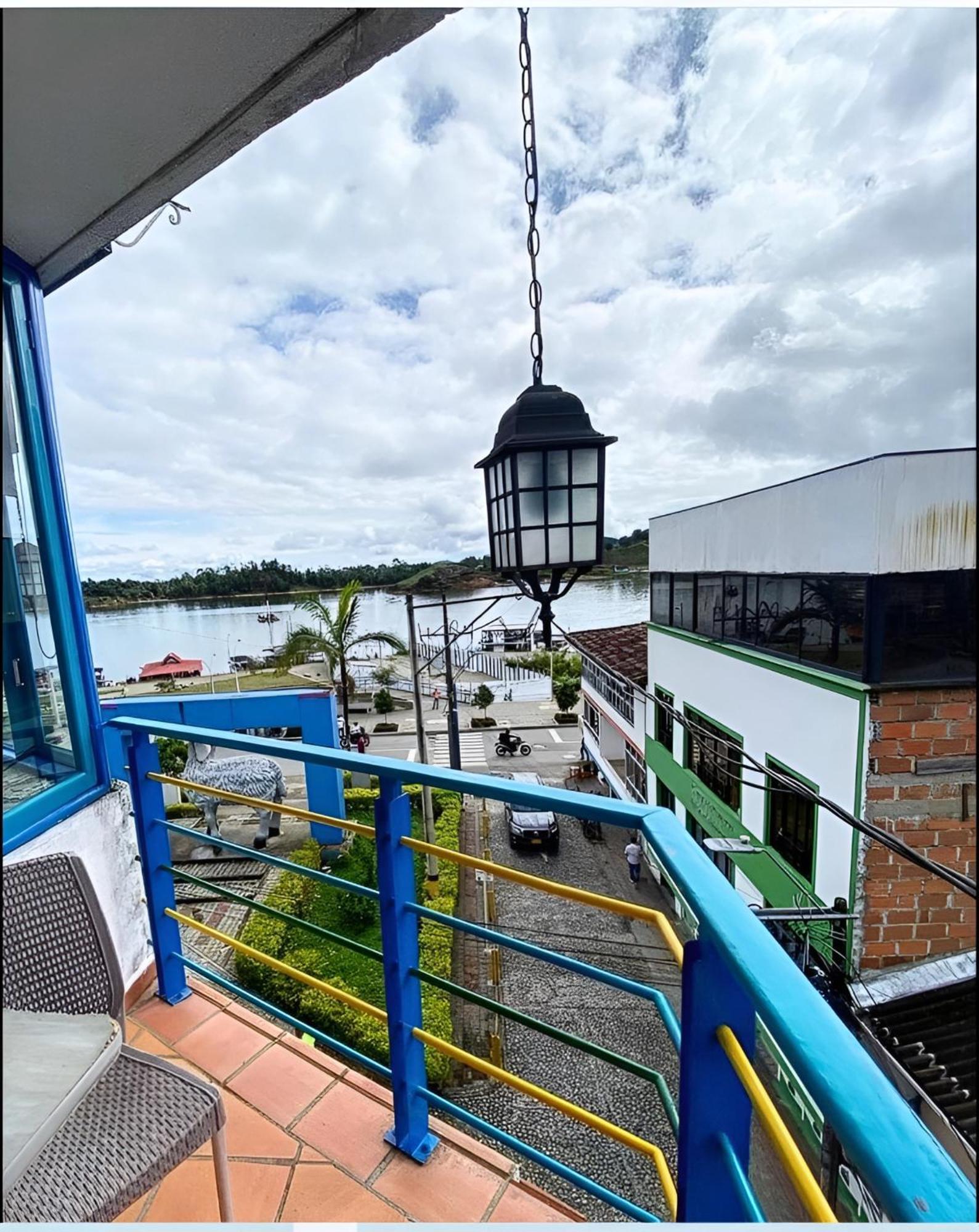 Hotel Guatatur Guatapé Exteriör bild