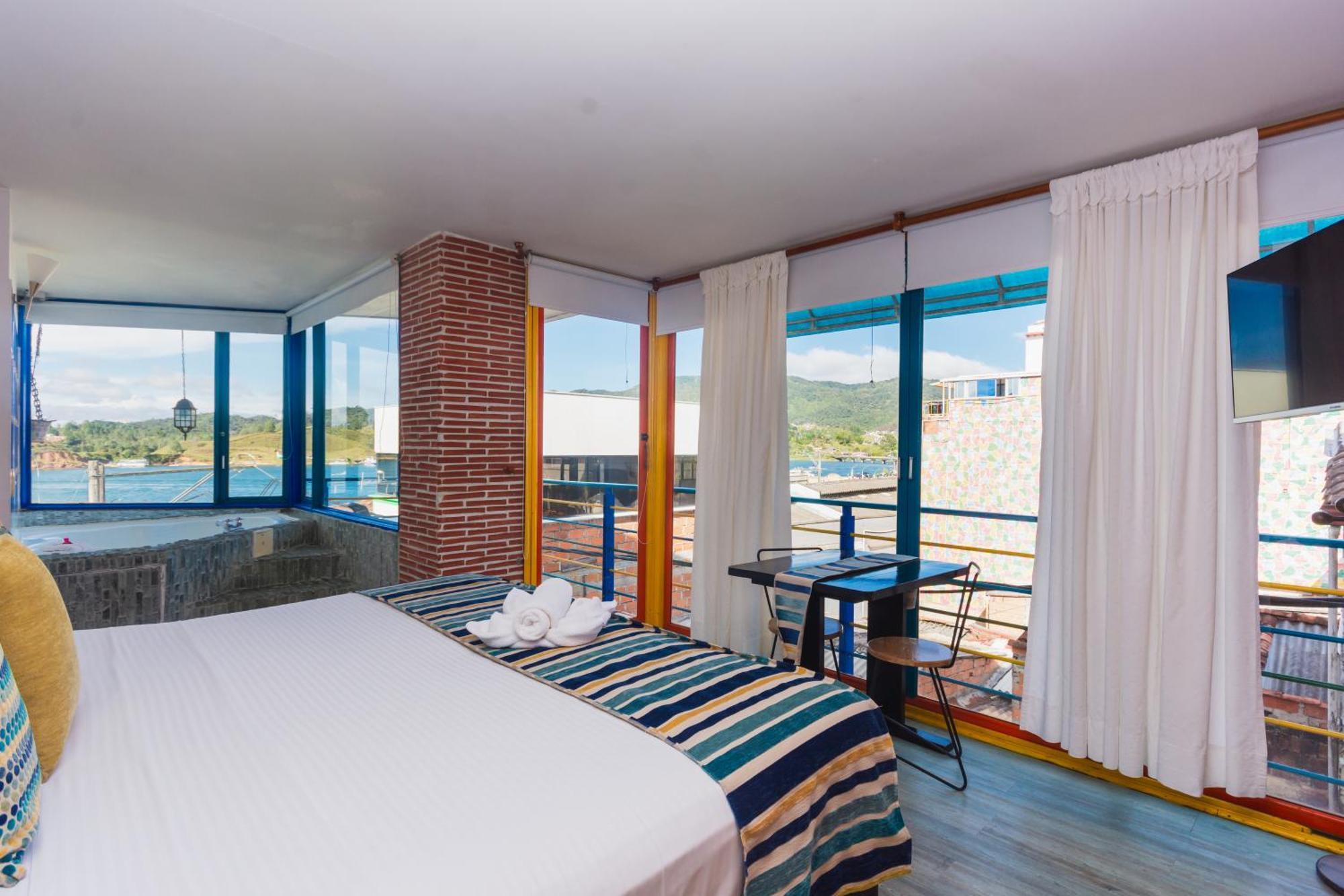 Hotel Guatatur Guatapé Exteriör bild
