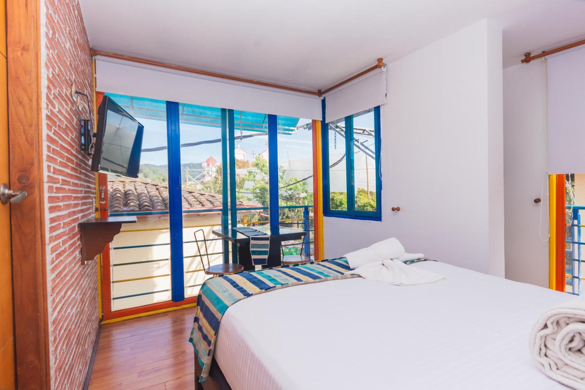 Hotel Guatatur Guatapé Exteriör bild