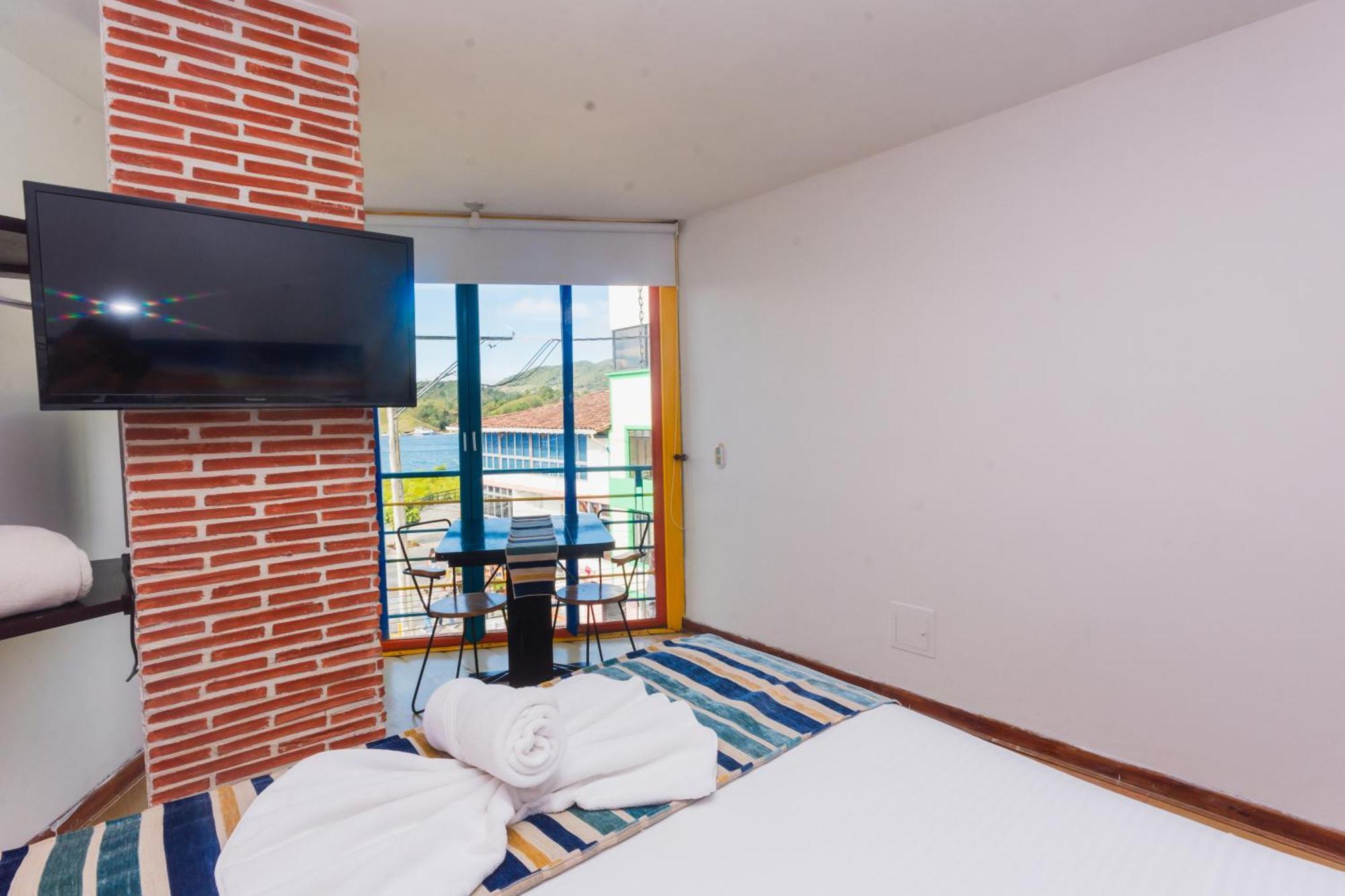 Hotel Guatatur Guatapé Exteriör bild