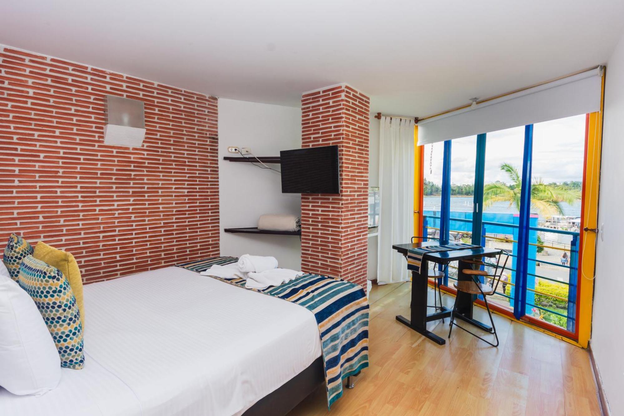 Hotel Guatatur Guatapé Exteriör bild